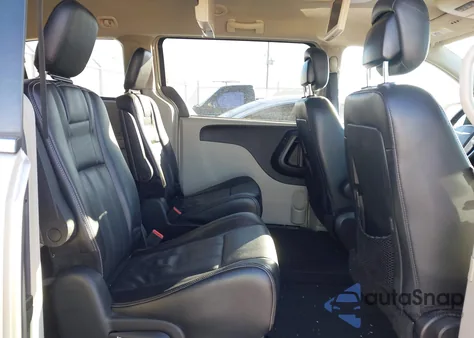 2015 Chrysler Town & Country Touring z USA, uszkodzony, nr VIN 2C4RC1BG7FR560465